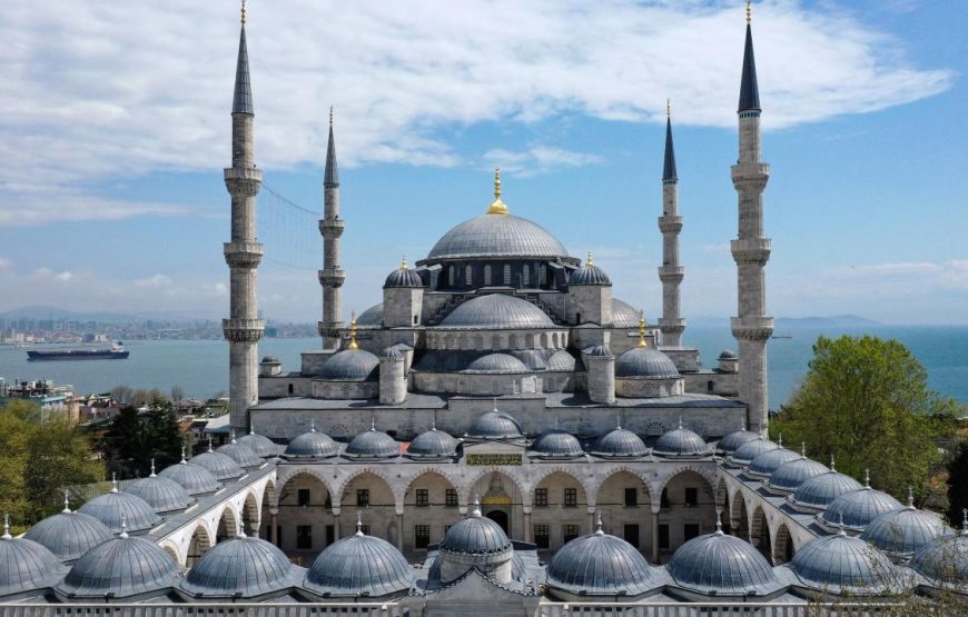 Topkapi Palace with Harem and Blue Mosque Guided Tour